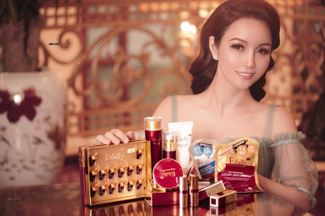 Giật mình trước vẻ đẹp trẻ trung trong cuộc sống đời thường của Cô Trúc - Mai Thu Huyền