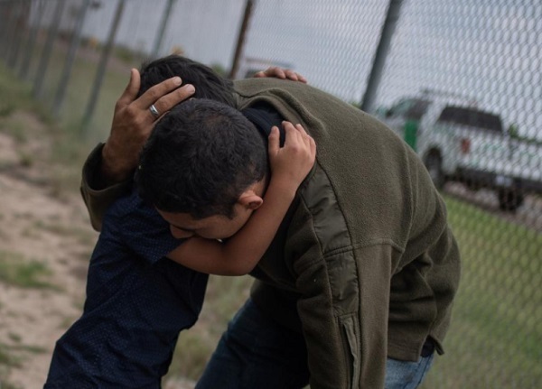 Mỹ cảnh báo sẽ tách trẻ em khỏi các gia đình vượt biên trái phép