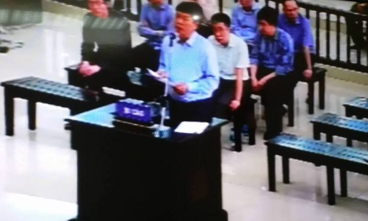 Bị cáo Đinh La Thăng day dứt, không thể cầm bút khai về thành tích của bản thân