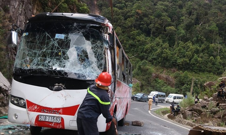 Vụ xe khách lật trên đèo Khánh Lê: Tài xế chạy đúng tốc độ