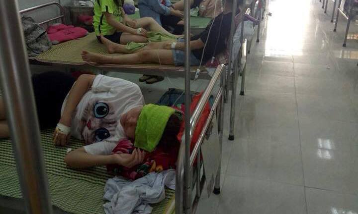 Liên hoan chia tay, hơn 70 sinh viên nhập viện vì ngộ độc