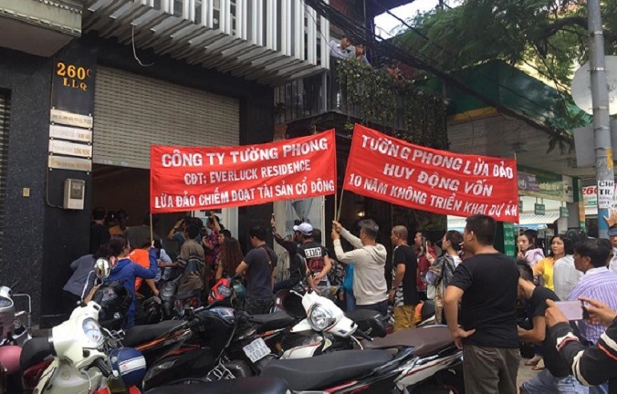 10 năm không ra sổ đỏ, khách hàng vây kín công ty Tường Phong đòi quyền lợi