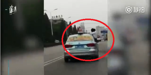Clip: Cô gái ngồi làm bài tập trên nóc xe taxi khiến người xem thót tim