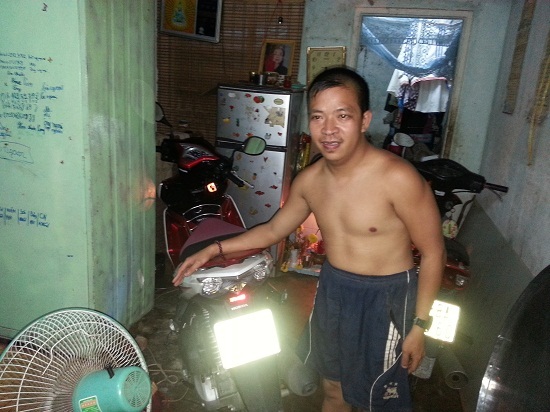 Hậu vận những người trúng số (Kỳ 9): “Chàng khờ” trúng liền hai giải độc đắc vẫn đi bán vé số dạo
