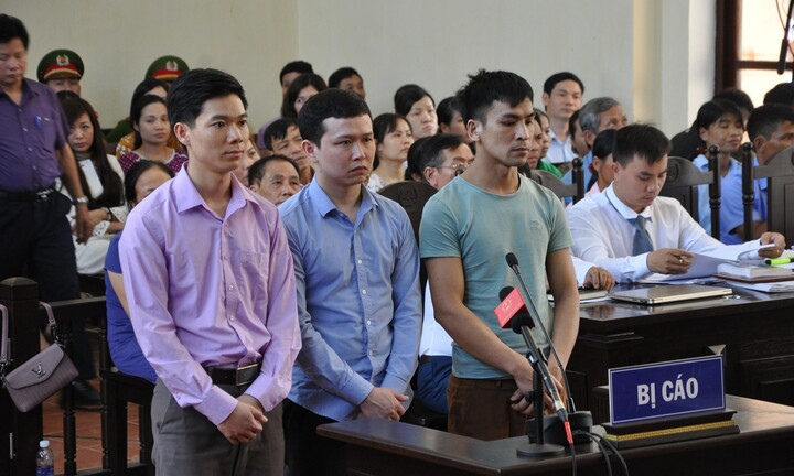 Bác sĩ Hoàng Công Lương xúc động khi được người nhà nạn nhân đề nghị tòa tuyên vô tội