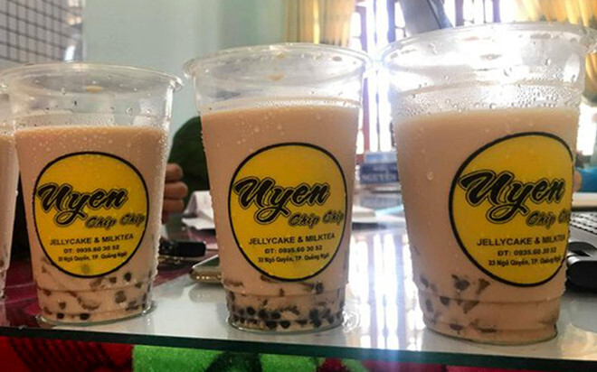 Vụ hàng chục học sinh tiểu học nhập viện: Tạm đình chỉ cơ sở bán trà sữa nghi gây ngộ độc