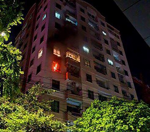 Cháy lớn tại chung cư Vinaconex, cư dân hoảng loạn tháo chạy trong đêm