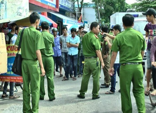 Cà Mau: Tạm giữ nghịch tử chém chết bà nội vì bị “phá” giấc ngủ