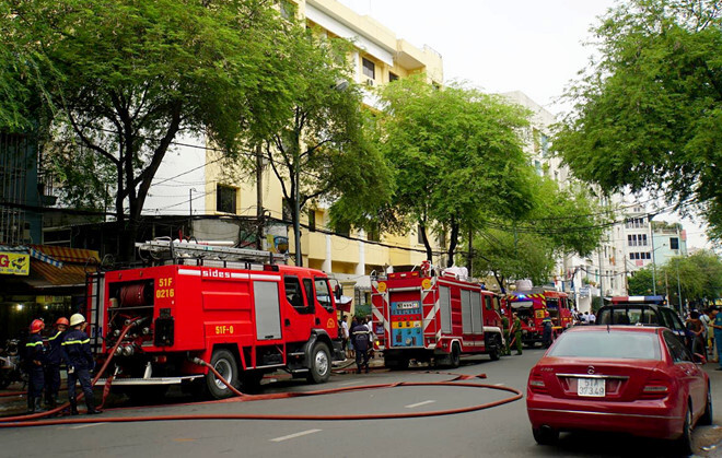 Cháy trụ sở Liên đoàn bản đồ địa chất miền Nam, nhiều người hốt hoảng bỏ chạy