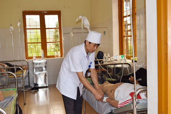 Tìm ra nguyên nhân khiến gần 40 công nhân ở Lào Cai nhập viện sau bữa ăn tối