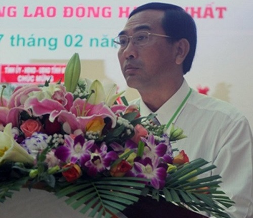 Miễn nhiệm Phó Chủ tịch TP ký quyết định bồi thường cho vợ