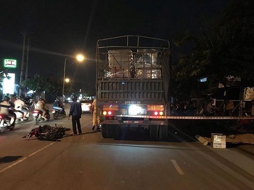 Xe máy đối đầu container, người đàn ông tử vong tại chỗ