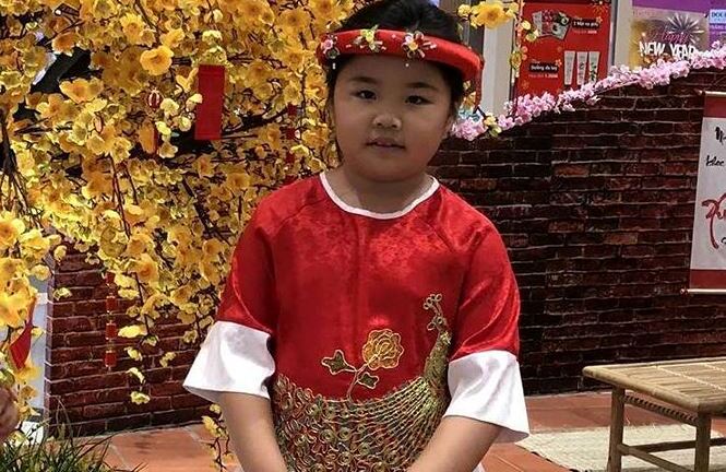 Bé gái 8 tuổi bị bạn lạ dẫn đi rồi 