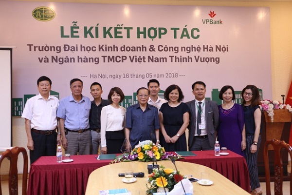 Lễ ký thỏa thuận hợp tác giữa Trường Đại học Kinh doanh và Công nghệ Hà Nội và Ngân hàng TMCP Thịnh Vượng (VP Bank)
