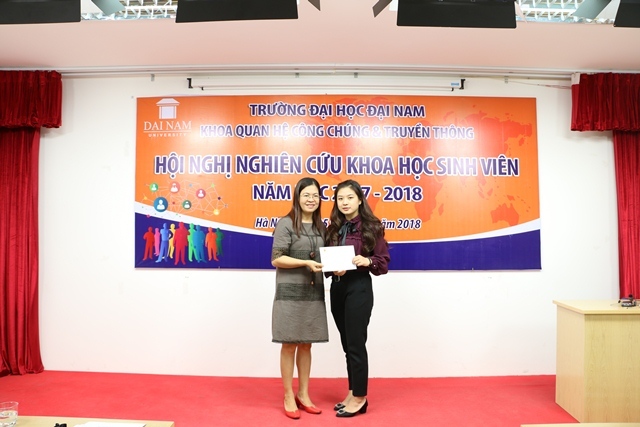 Khoa QHCC&TT, ĐH Đại Nam: Hoạt động nghiên cứu khoa học là sân chơi bổ ích của sinh viên
