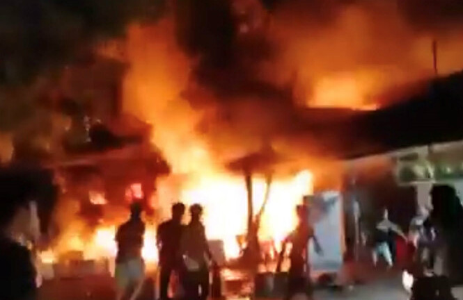 Cà Mau: Hỏa hoạn kinh hoàng giữa đêm khuya, 5 căn nhà bị thiêu rụi