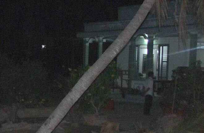 Bắt tạm giam người chồng dùng vải mùng siết cổ vợ tử vong