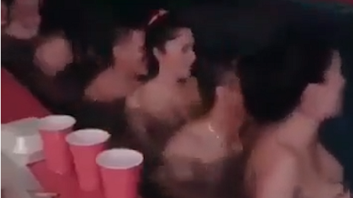 Clip: 9 tuyển thủ Mexico thác loạn cùng những cô gái bán dâm trước World Cup