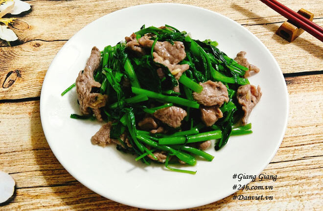 Cách làm thịt bò xào rau muống xanh giòn, thơm ngon