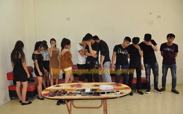 Đột kích quán karaoke Ruby, bắt quả tang hàng chục nam nữ sử dụng ma túy