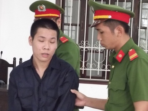 Tuyên phạt 12 năm tù giam cho kẻ hiếp dâm bé gái 8 tuổi khi đến chùa làm công quả