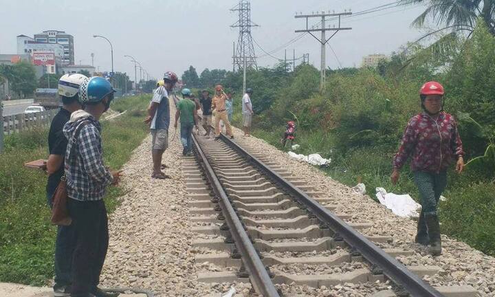 Băng qua đường sắt, đôi nam nữ bị tàu hỏa tông tử vong