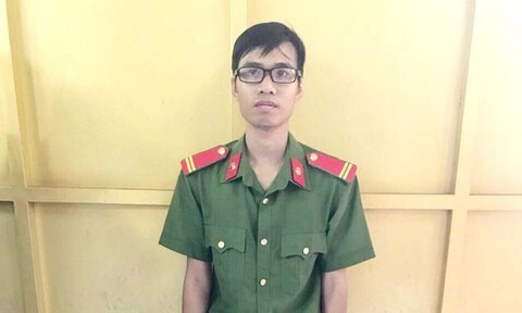 Bắt đối tượng giả danh công an trà trộn vào đám đông với mục đích xấu