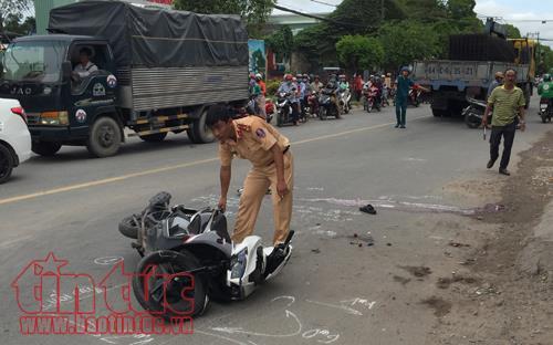 Va chạm với xe tải, nam thanh niên đi xe máy tử vong