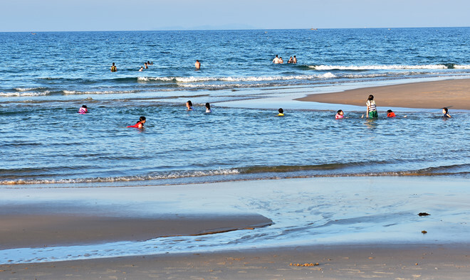 Tắm biển, 2 nam sinh đuối nước tử vong