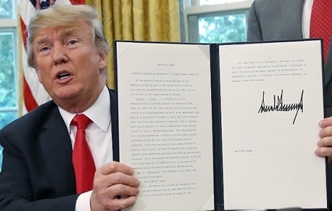 Tổng thống Trump bất ngờ ký sắc lệnh ngừng chia cắt gia đình nhập cư