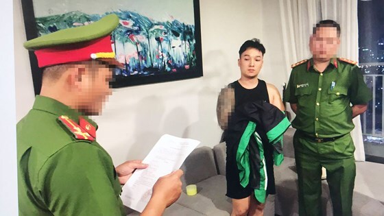Bà mẹ trẻ 21 tuổi cầm đầu đường dây đánh bạc 600 tỉ đồng