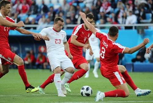 “Nổ súng” ở phút 90, Shaqiri giúp Thụy Sĩ vượt qua Serbia
