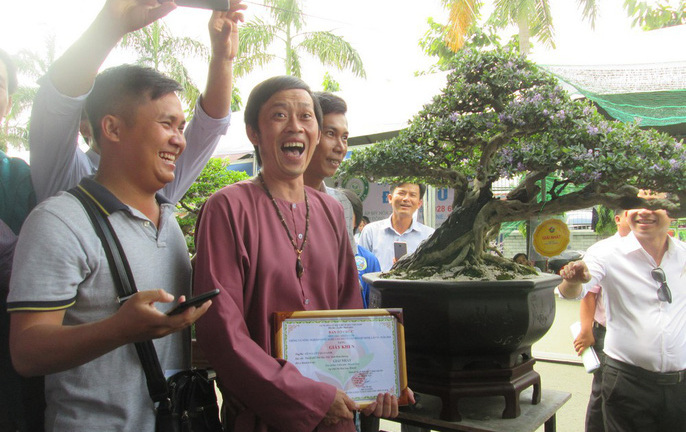 Mang cây linh sam 500 triệu đi thi, danh hài Hoài Linh “ẵm” luôn giải nhất