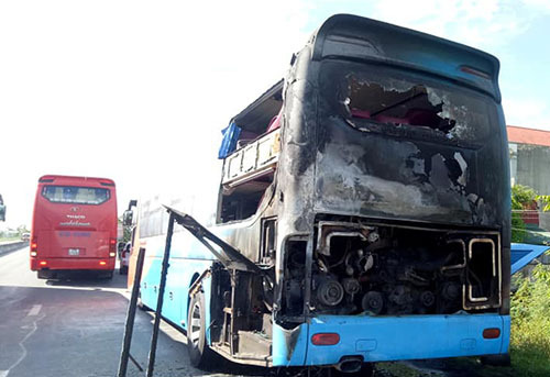 Tin tai nạn giao thông mới nhất ngày 29/6/2018: Xe giường nằm chở hàng chục người cháy giữa quốc lộ