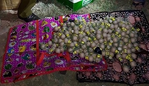 Nghệ An: Bắt giữ xe đầu kéo chở gần 200kg pháo lậu