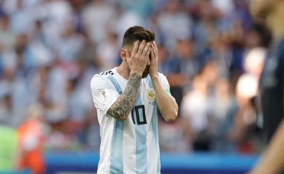 Argentina bị loại khỏi World Cup 2018, fan Messi treo cổ tự vẫn