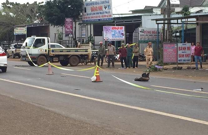 Trung tá công an tông chết phụ huynh chở con đi thi THPT vẫn đi làm bình thường