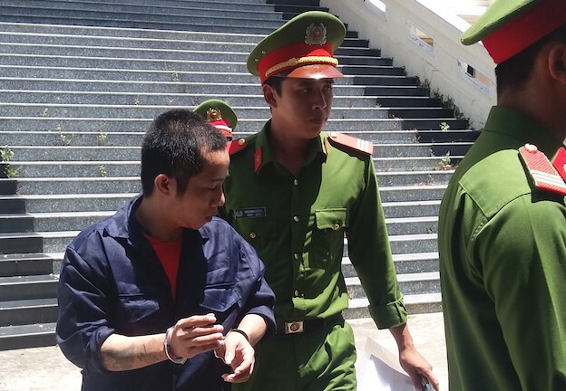 Kẻ cưỡng bức hàng loạt bé gái, quay clip khống chế lãnh 26 năm tù