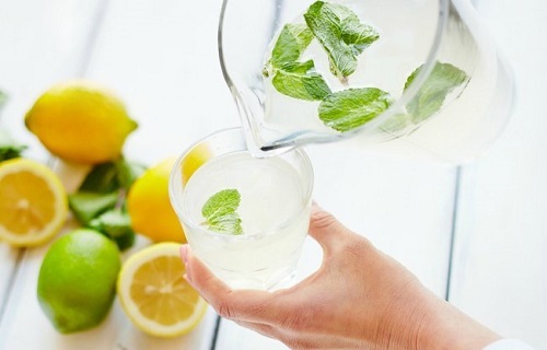 Chớ dại uống quá nhiều nước chanh trong những ngày nắng nóng