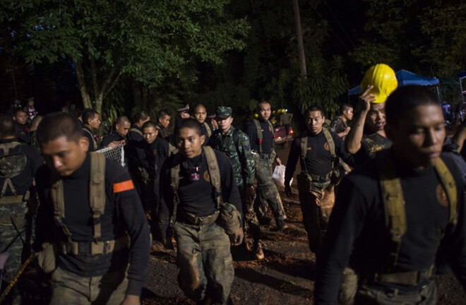 Công bố thời điểm quyết định phải giải cứu đội bóng Thái Lan mắc kẹt trong hang