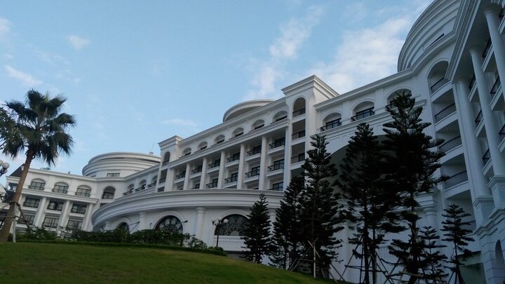 Tăng giá điện để bù cho người ở biệt thự, khách sạn?