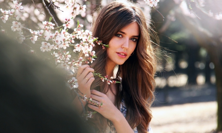 Phụ nữ sống ở đời đừng đợi chờ ai