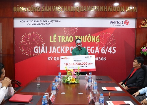 Sau gần 2 năm “nuôi” số, người đàn ông ở Sóc Trăng trúng 19 tỷ đồng từ Vietlott 