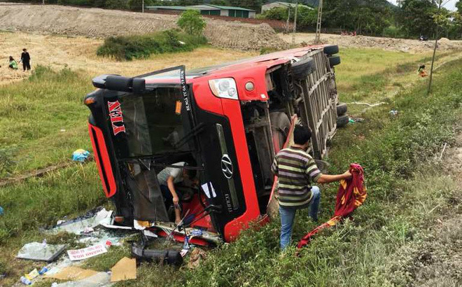 Nghệ An: Khởi tố tài xế xe khách chạy ẩu khiến 2 chị em tử vong