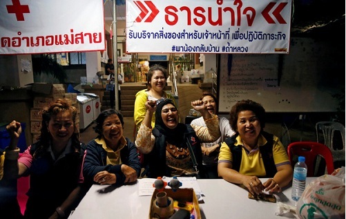 Bầu không khí vui mừng ngập tràn khắp Thái Lan khi đội bóng được giải cứu thành công