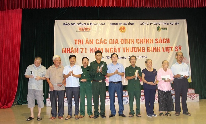 Hơn 100 suất quà đến với các gia đình thương binh, liệt sĩ tại TP.Hà Tĩnh