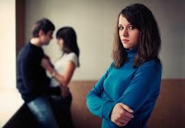 Chồng uốn gối bất ngờ xin lỗi vợ sau tin nhắn gửi nhầm