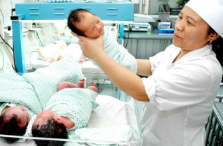 Vụ trao nhầm con ở Hà Nội: Chánh tòa Ba Vì nói gì về đơn yêu cầu giải quyết hậu quả?