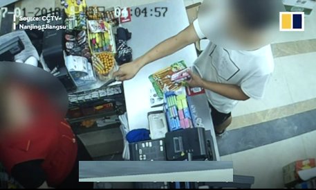 Clip: Cầm dao đòi tiền, tên cướp 