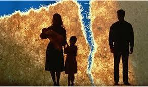 Lá đơn ly hôn viết vội và cơ hội cuối cùng cho chồng